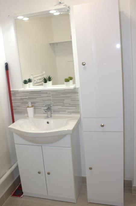 Studio Paris Sud A Cote Du Metro Apartman Villejuif Kültér fotó